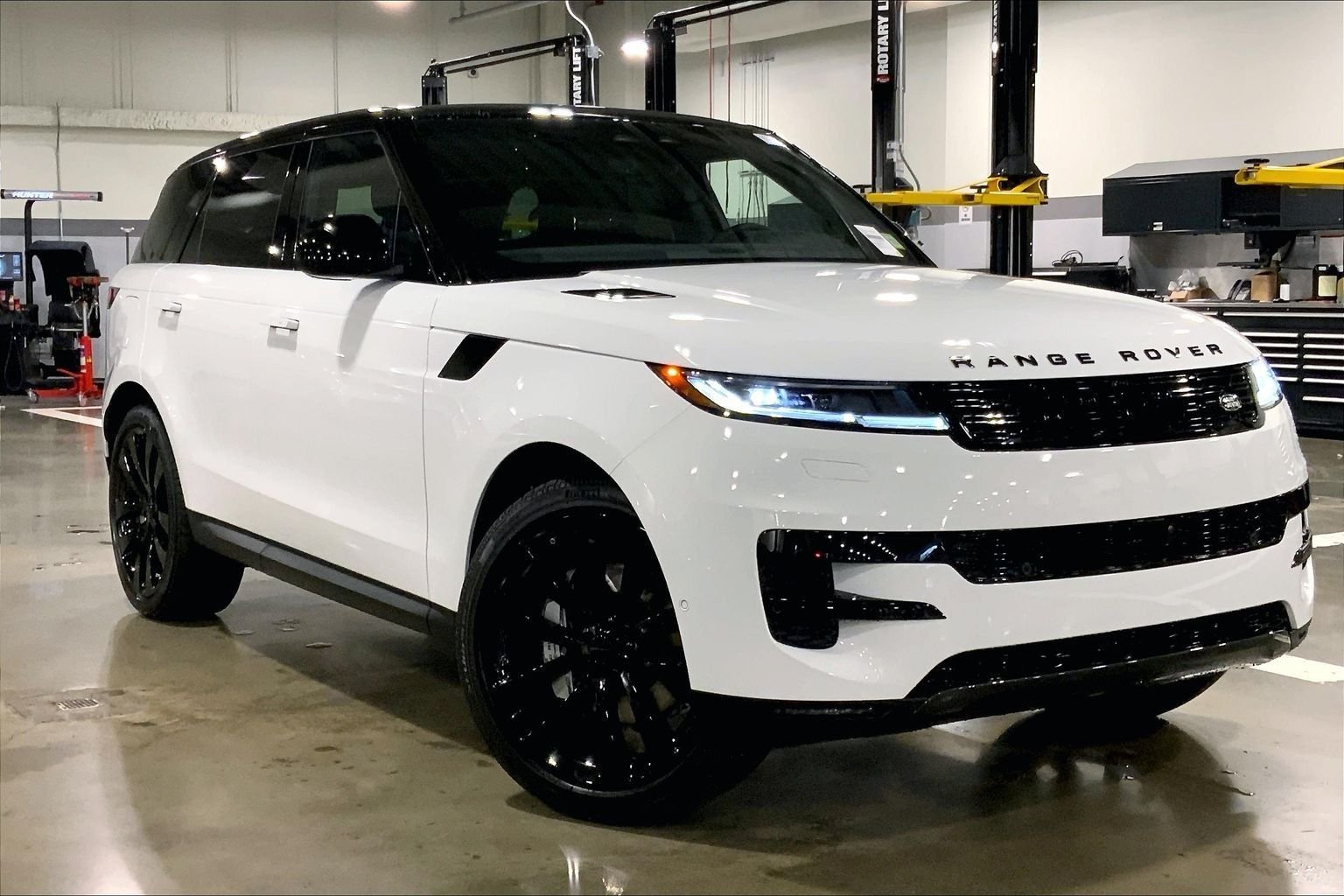 New 2026 Fuji White LAND ROVER SE image 2