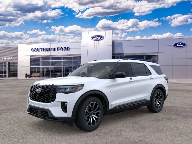 New 2026 Star White Metallic Tri-Coat Ford ST-Line image 25
