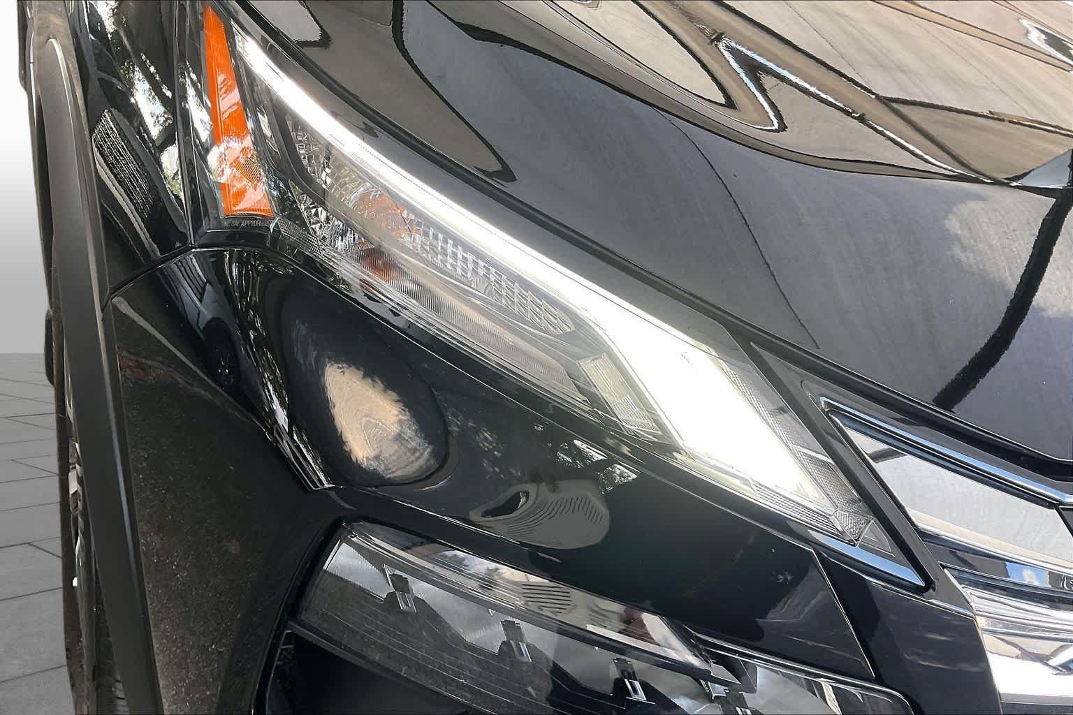 Used 2024 Super Black Nissan SL image 27