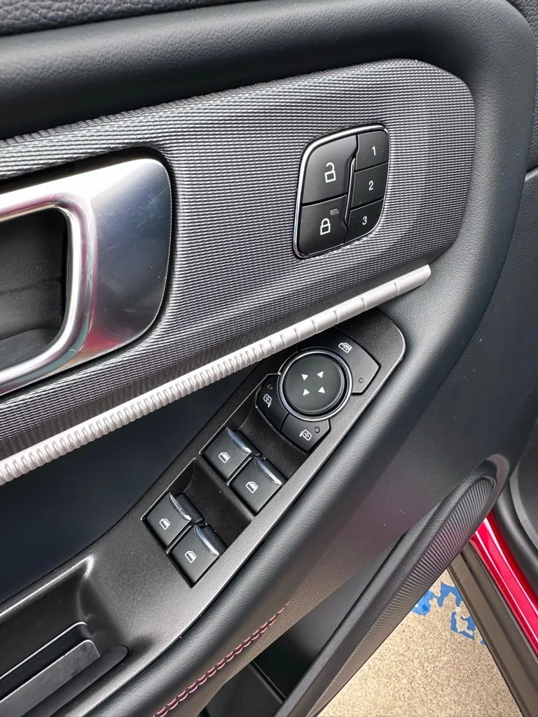 2026 Ford Explorer ST-Line - Photo 11