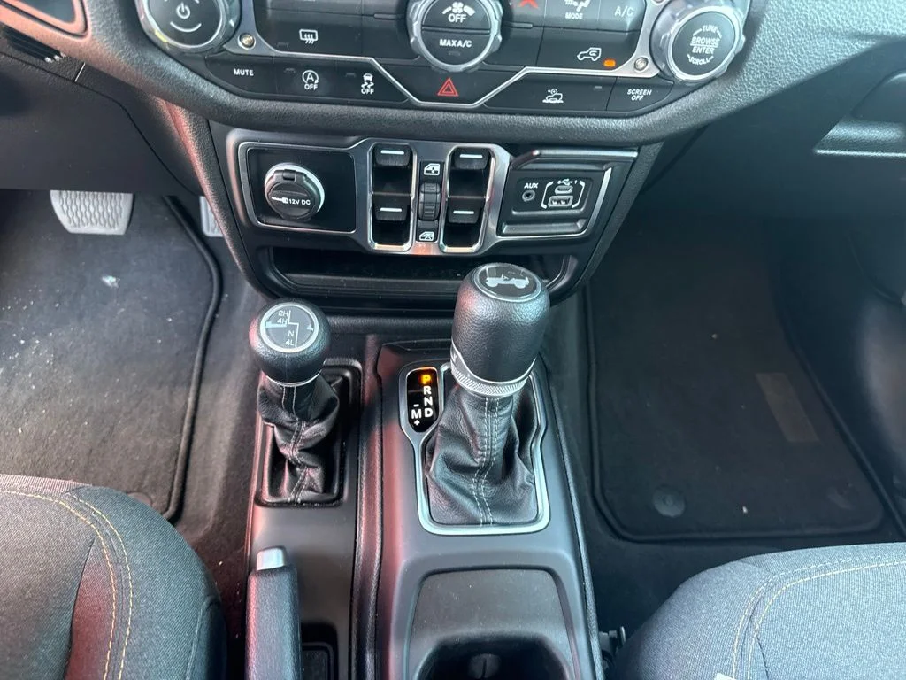 Used 2025 Red Jeep Sport S image 17