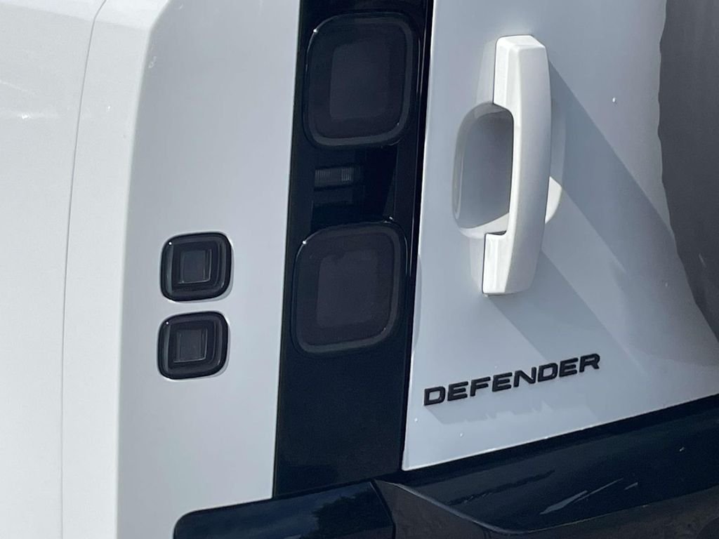 New 2026 Fuji White Land Rover V8 image 10