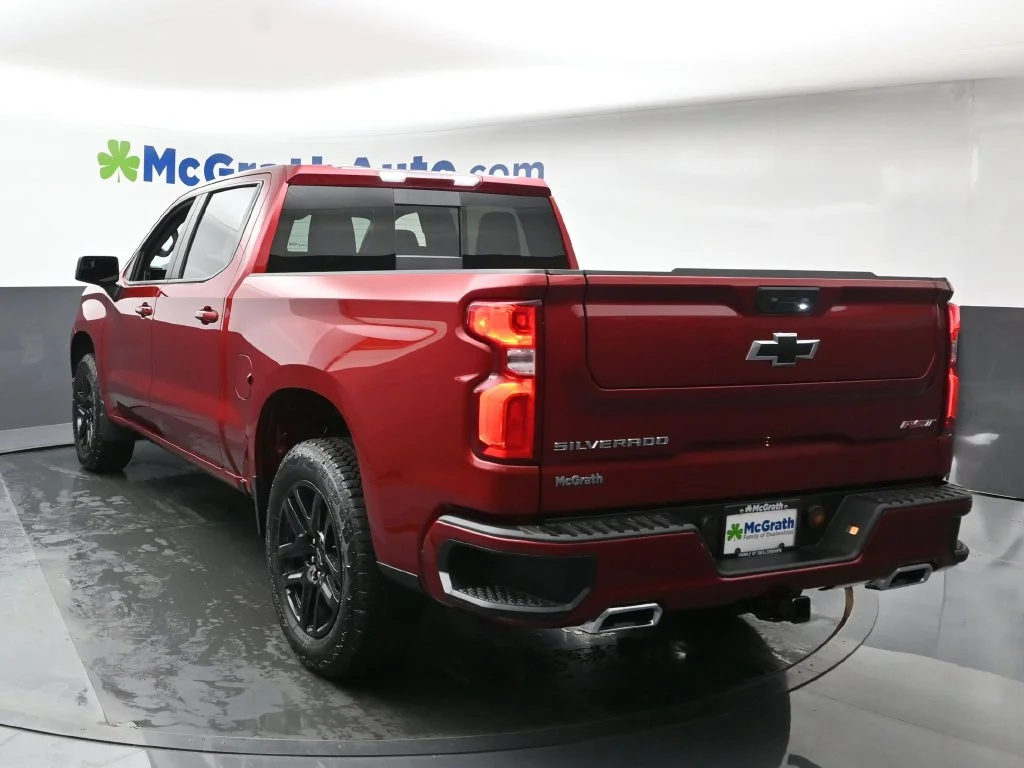 Used 2025 Red Chevrolet RST image 27