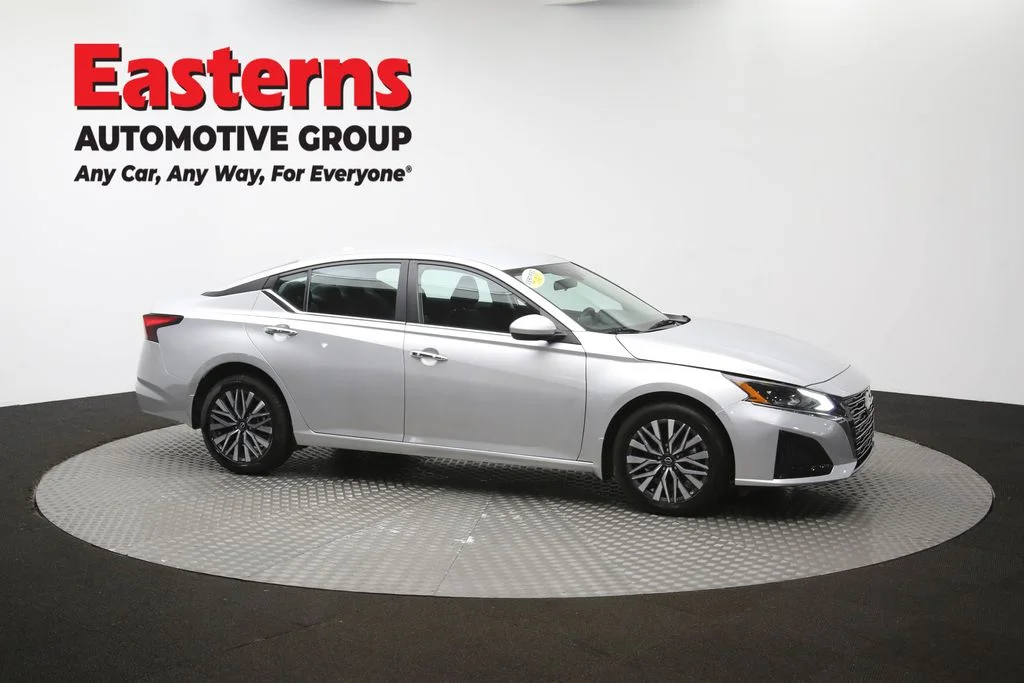 Used 2023 Silver Nissan 2.5 SV image 46