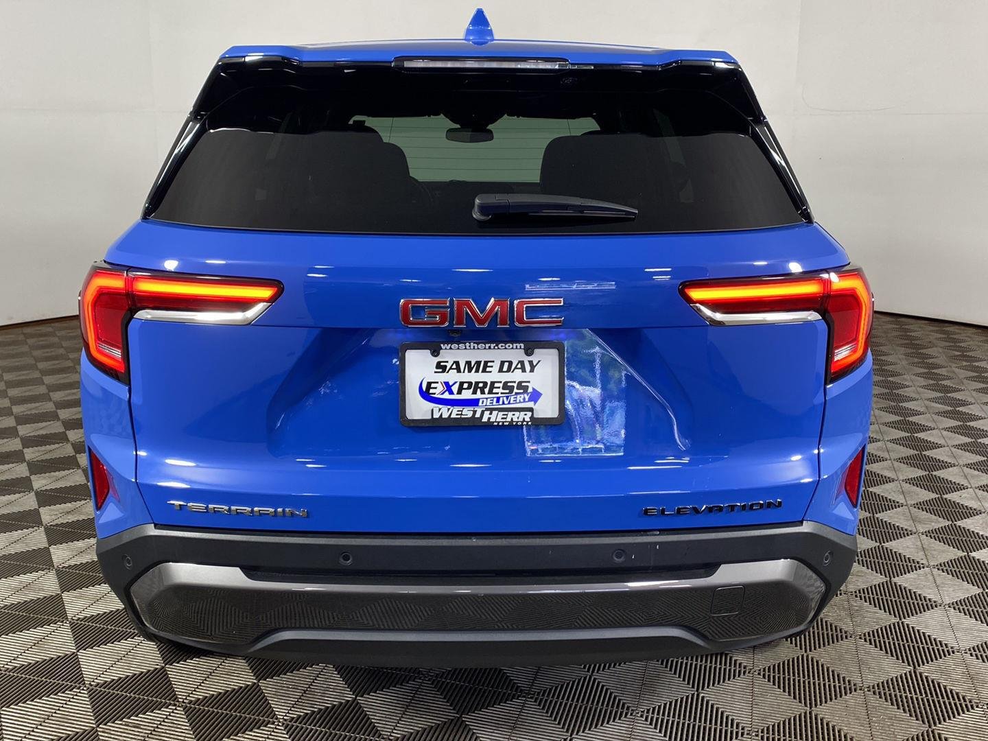 Used 2025 Rapids Metallic GMC FWD Elevation image 5