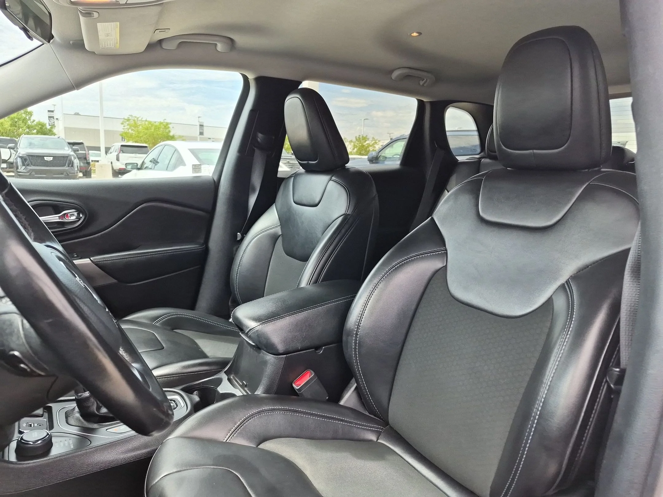 Used 2019 Bright White Clearcoat Jeep Latitude Plus image 24