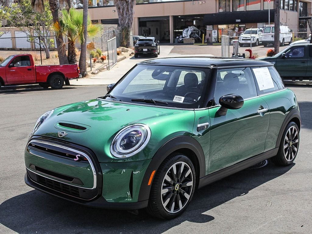 Used 2024 British Racing Green MINI Signature image 3