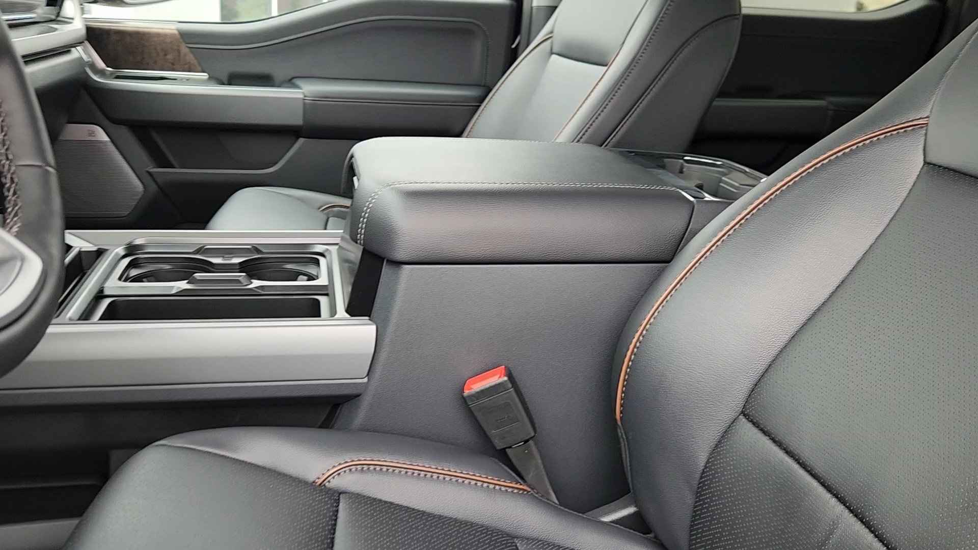 New 2026 Agate Black Metallic Ford LARIAT image 32