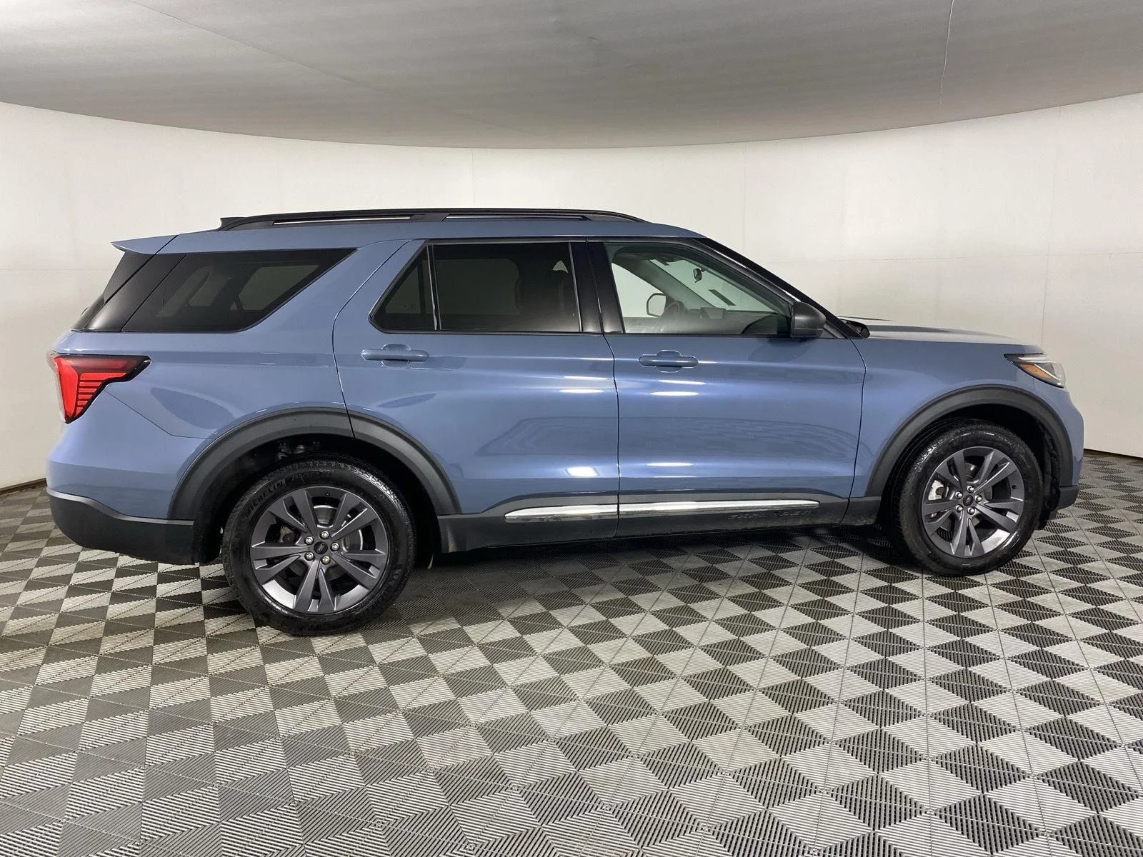 Used 2025 Vapor Blue Ford Active image 8