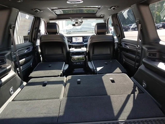 New 2026 Bright White Clear-Coat Exterior Paint Jeep Upland image 14