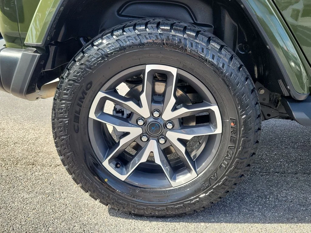 Used 2024 Green Jeep Sport S 4xe image 8