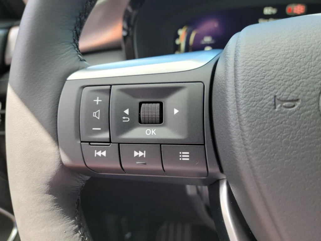New 2027 HARBOR GRAY INFINITI Luxe FWD image 16