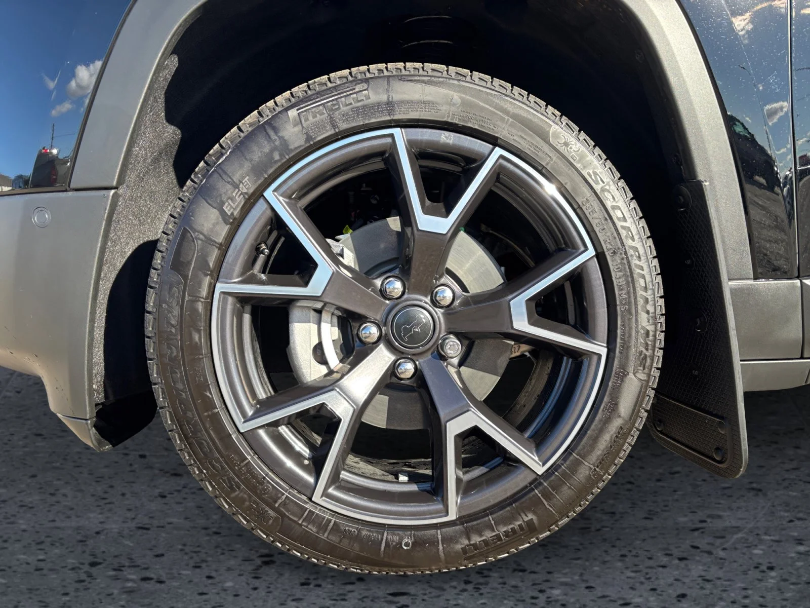 New 2026 Diamond Black Crystal Pearl Jeep Overland image 9