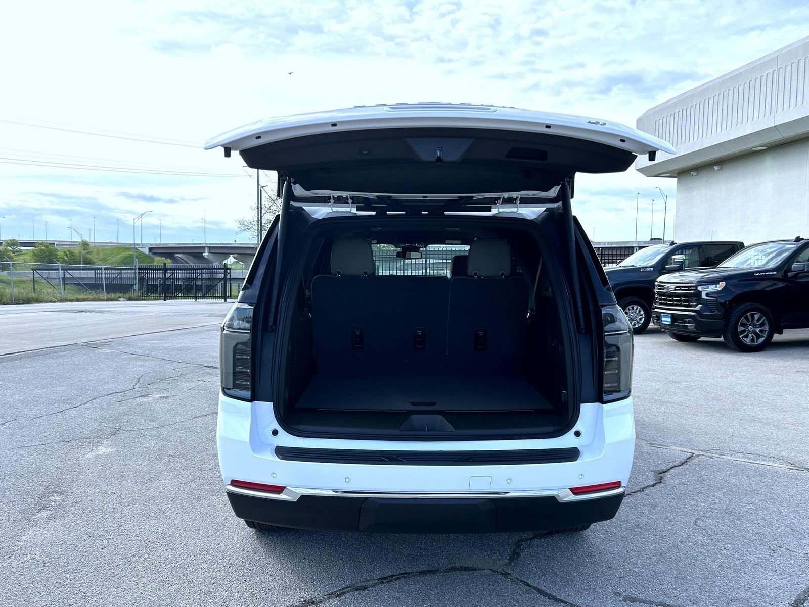 2026 Chevrolet Suburban LT - Photo 23
