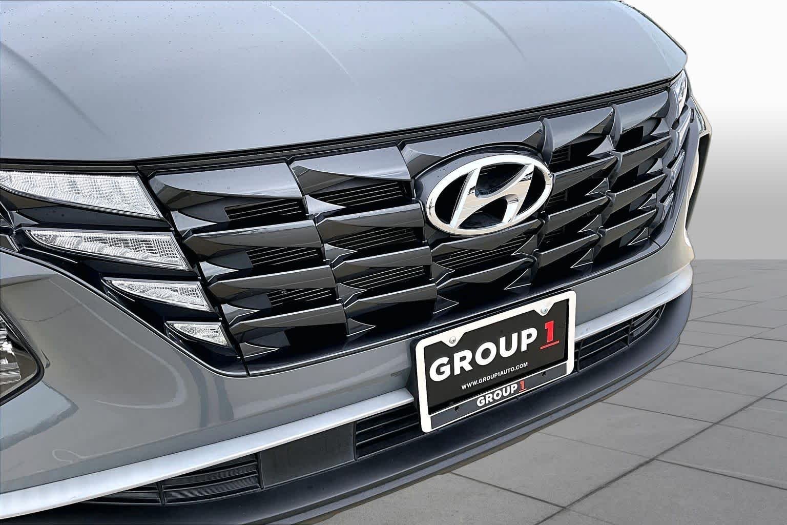 Used 2024 Hampton Gray Hyundai SEL image 30