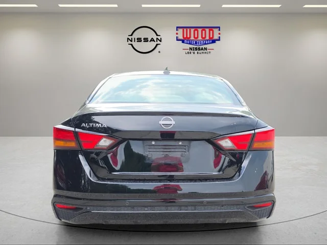 Used 2025 Super Black Clearcoat Nissan 2.5 SV image 3