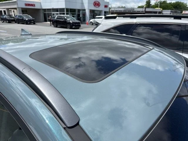 Used 2022 Green Hyundai SEL image 5