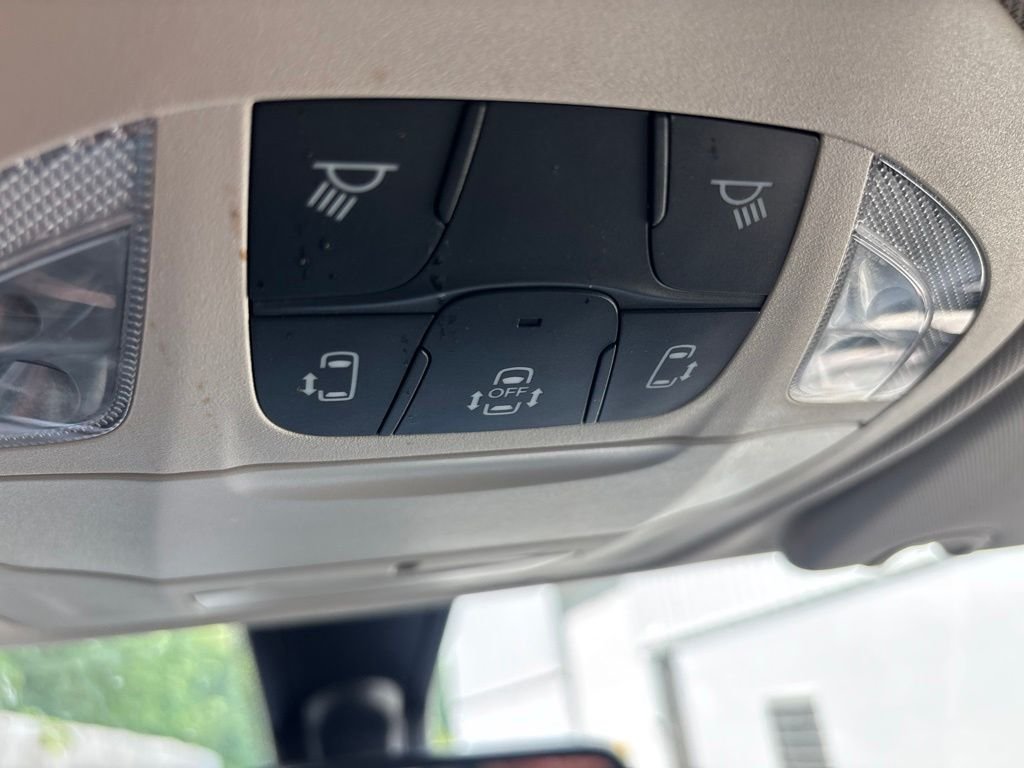 Used 2021 Silver Chrysler LXI image 31