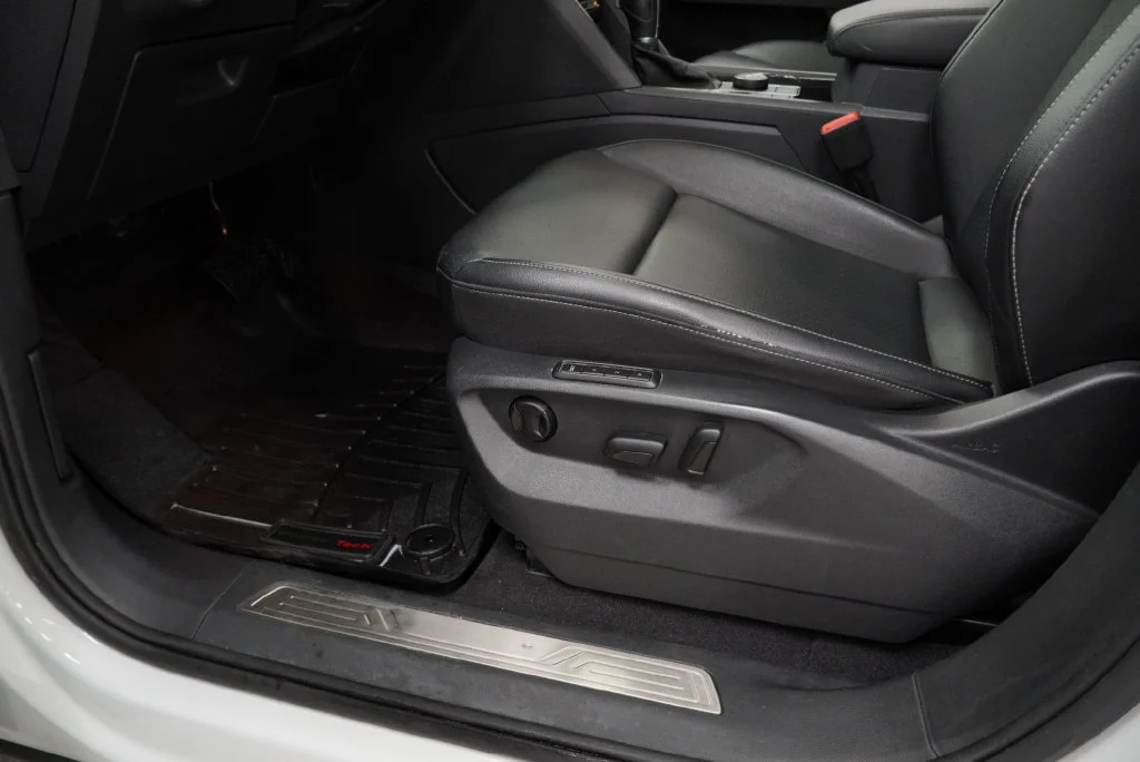 Used 2019 White Volkswagen 3.6L V6 SEL image 29