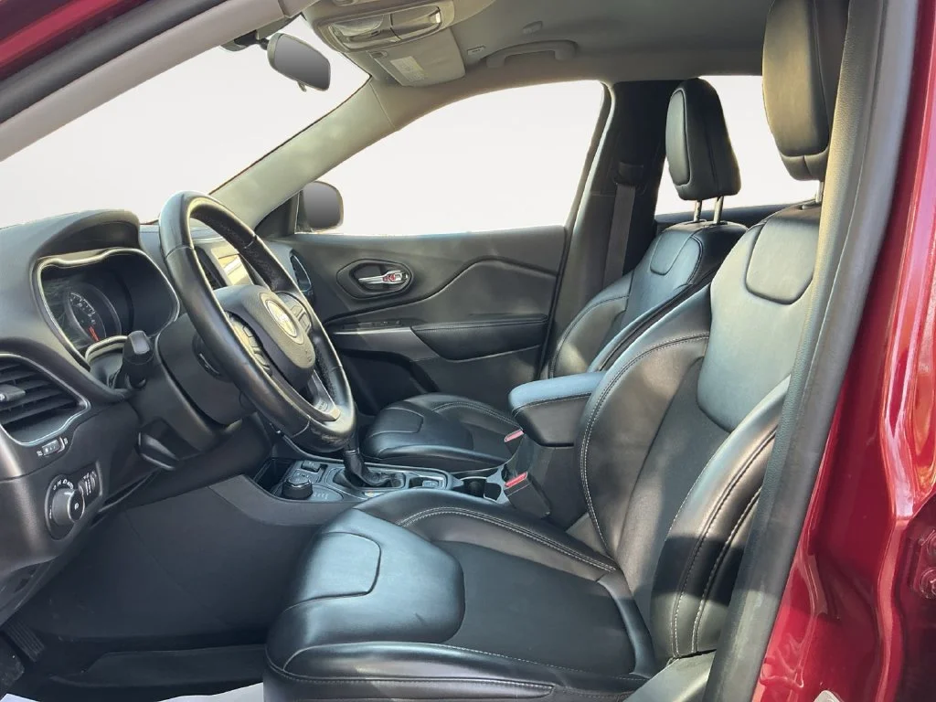 Used 2019 Red Jeep Latitude Plus image 16