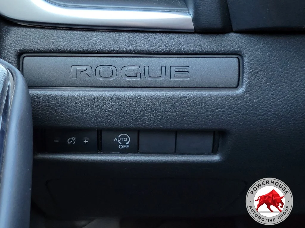 Used 2023 White Nissan S image 26
