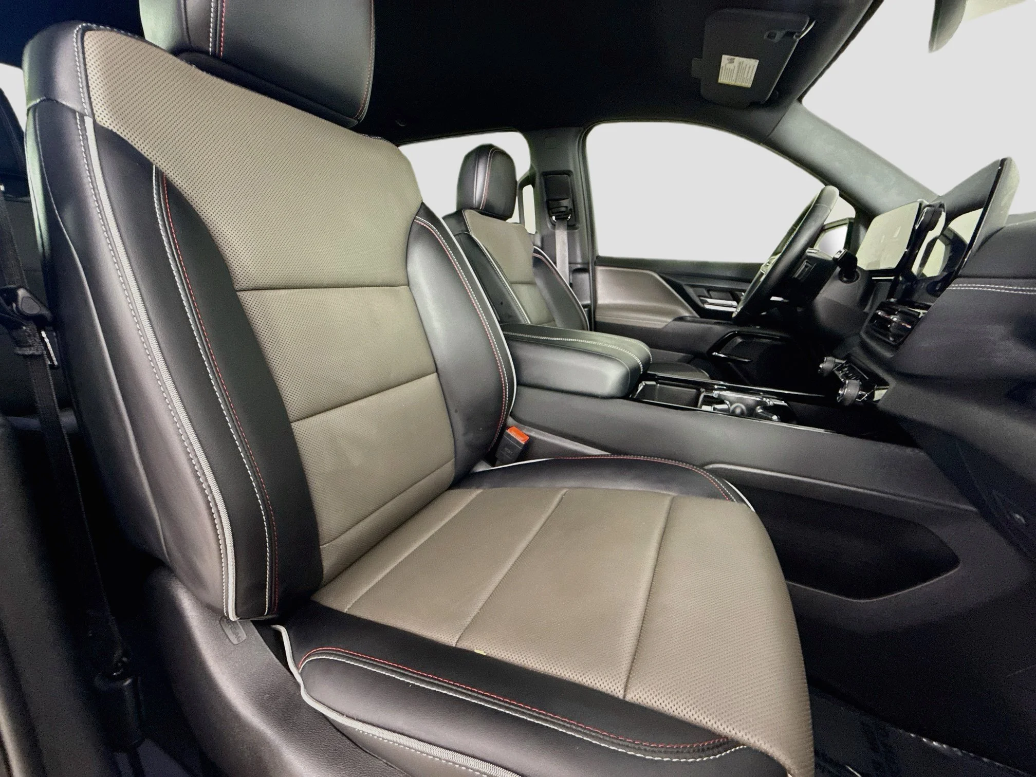 Used 2026 Black Chevrolet Trail Boss - Extended Range image 30
