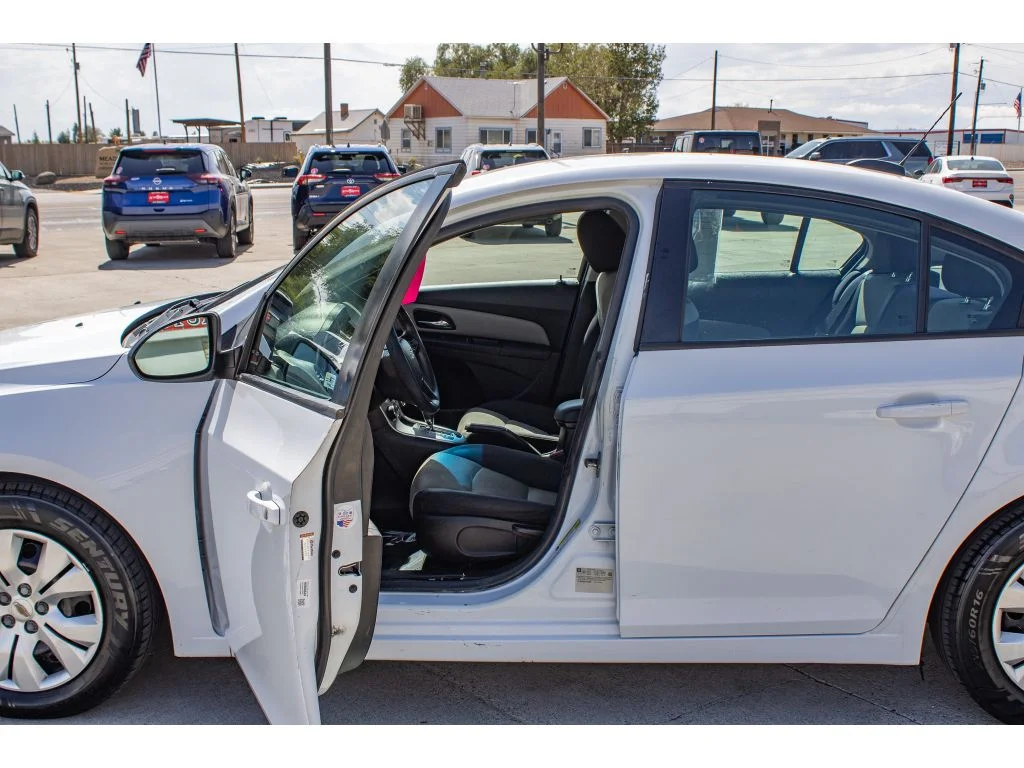 Used 2015 Summit White Chevrolet LS image 26