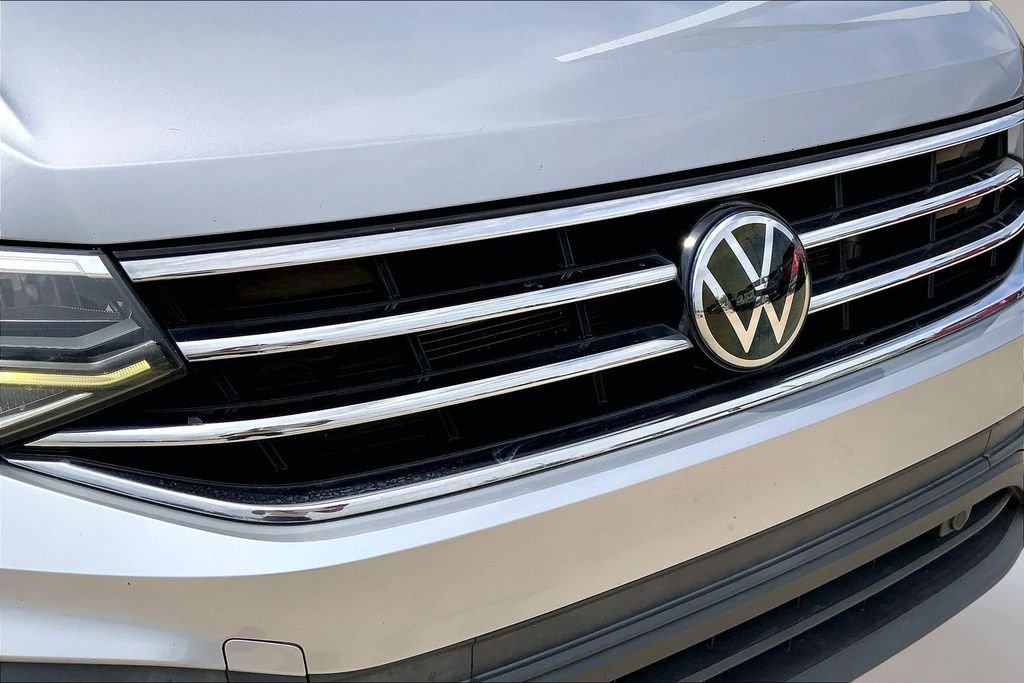 Used 2022 Pyrite Silver Metallic Volkswagen 2.0T SE image 27
