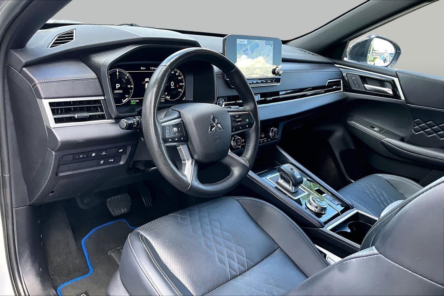 Used 2025 Alloy Silver Metallic/Black Roof Mitsubishi SEL Black Edition image 18