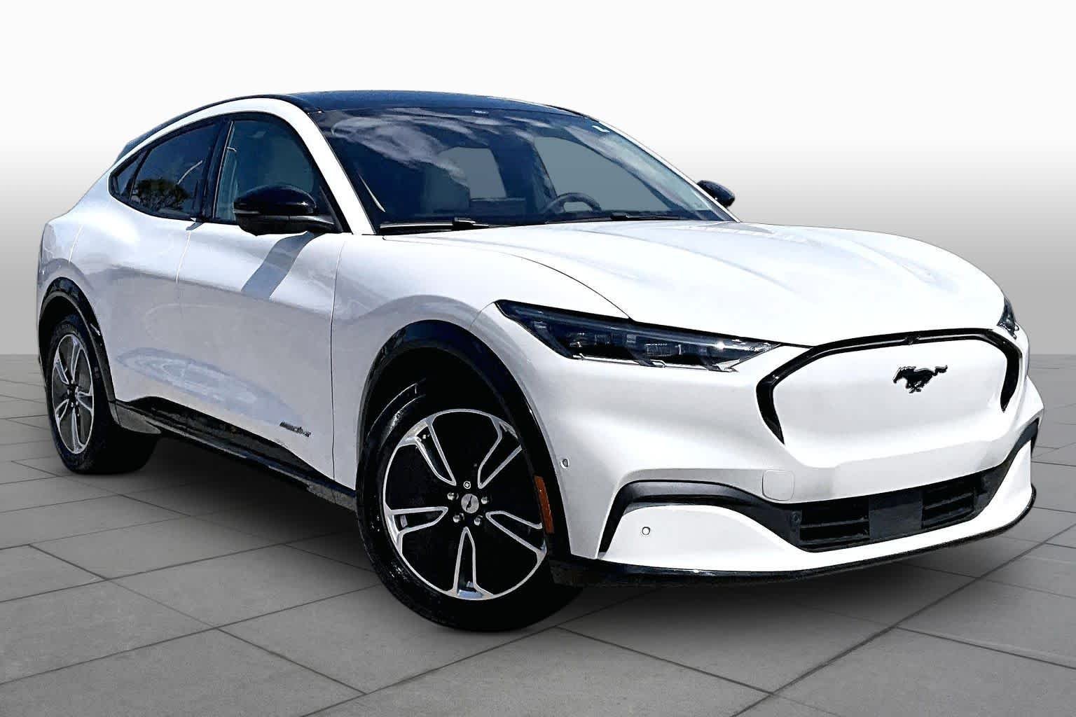 Used 2023 Star White Metallic Tri-Coat Ford Premium image 2
