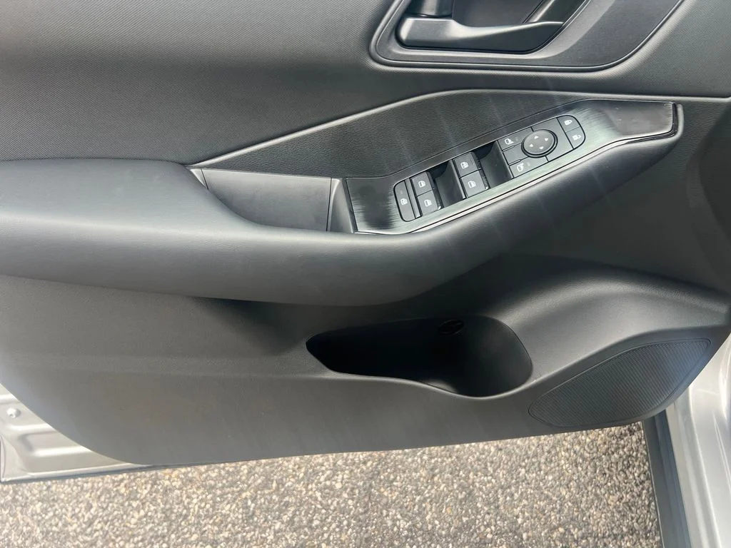 Used 2025 Silver Nissan S image 12
