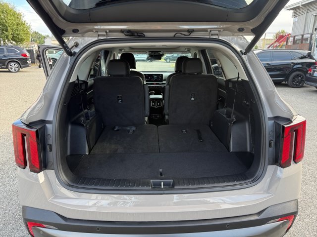 Used 2025 Wolf Gray Kia X-Line SX Prestige image 23
