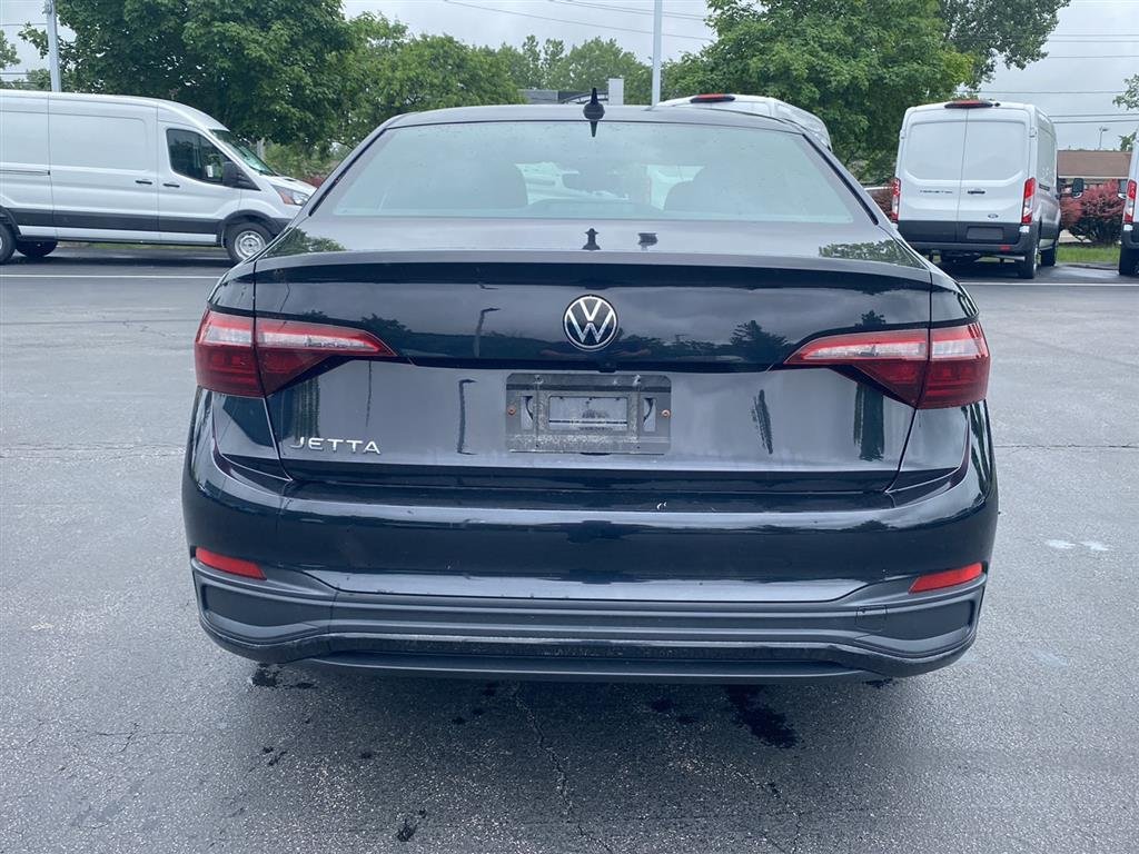 Used 2022 Deep Black Pearl Volkswagen Sport image 9