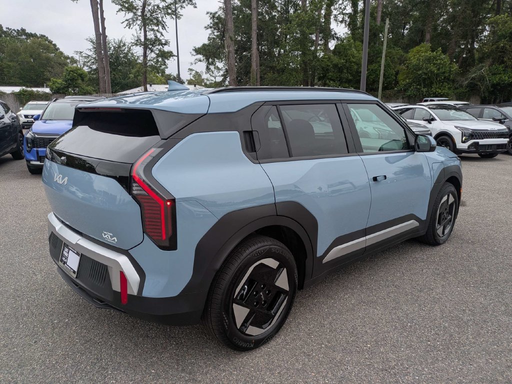 New 2027 Frost Blue Kia Wind image 4
