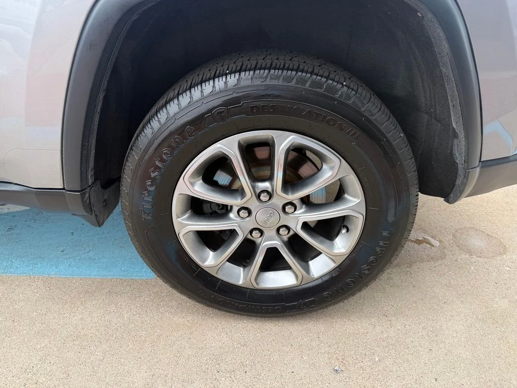 Used 2014 Silver Jeep Limited image 8