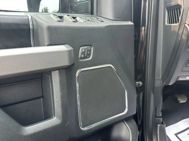 Used 2019  Ford Platinum image 30