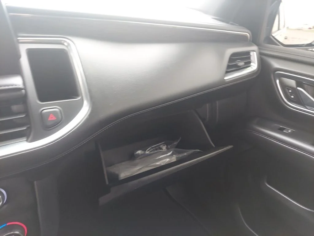 Used 2023 Gray Chevrolet Commercial Flee image 32