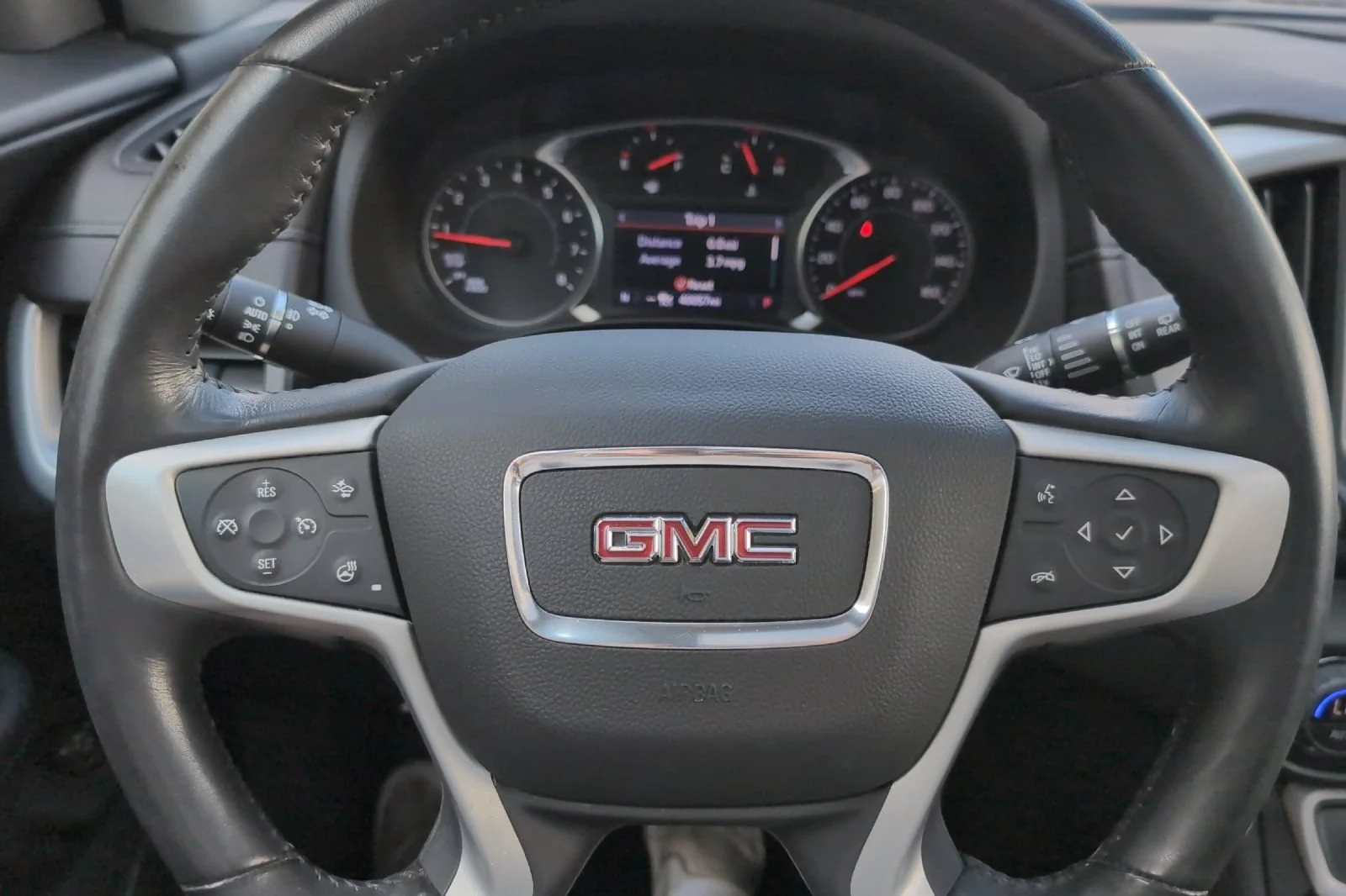 Used 2022 SUMMIT WHITE GMC SLT image 25