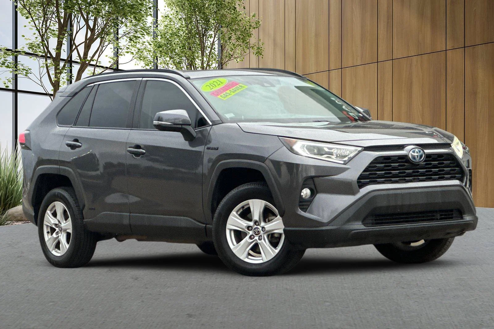 Used 2021  Toyota Hybrid XLE image 1