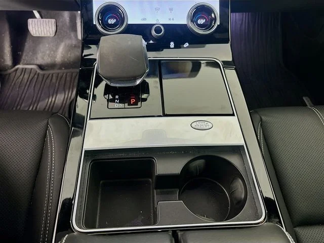 Used 2021 White Land Rover S image 19
