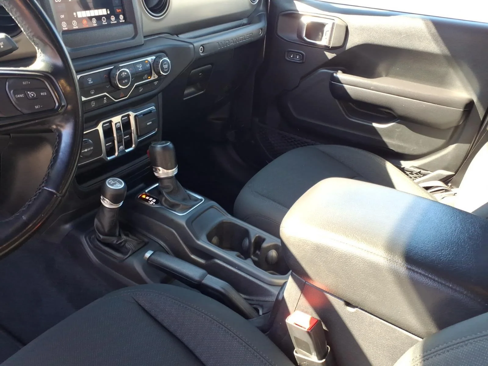 Used 2020 Granite Crystal Metallic Clearcoat Jeep Sport S image 22