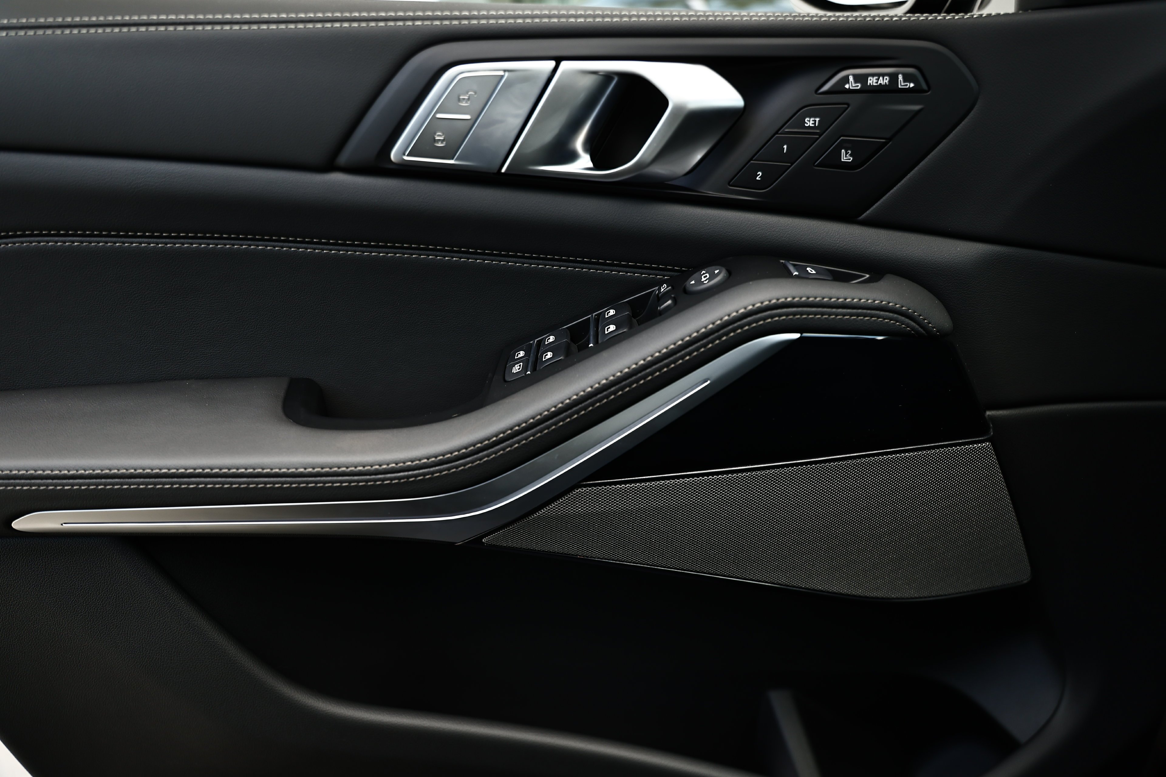 New 2027 Carbon Black Metallic BMW xDrive40i image 13