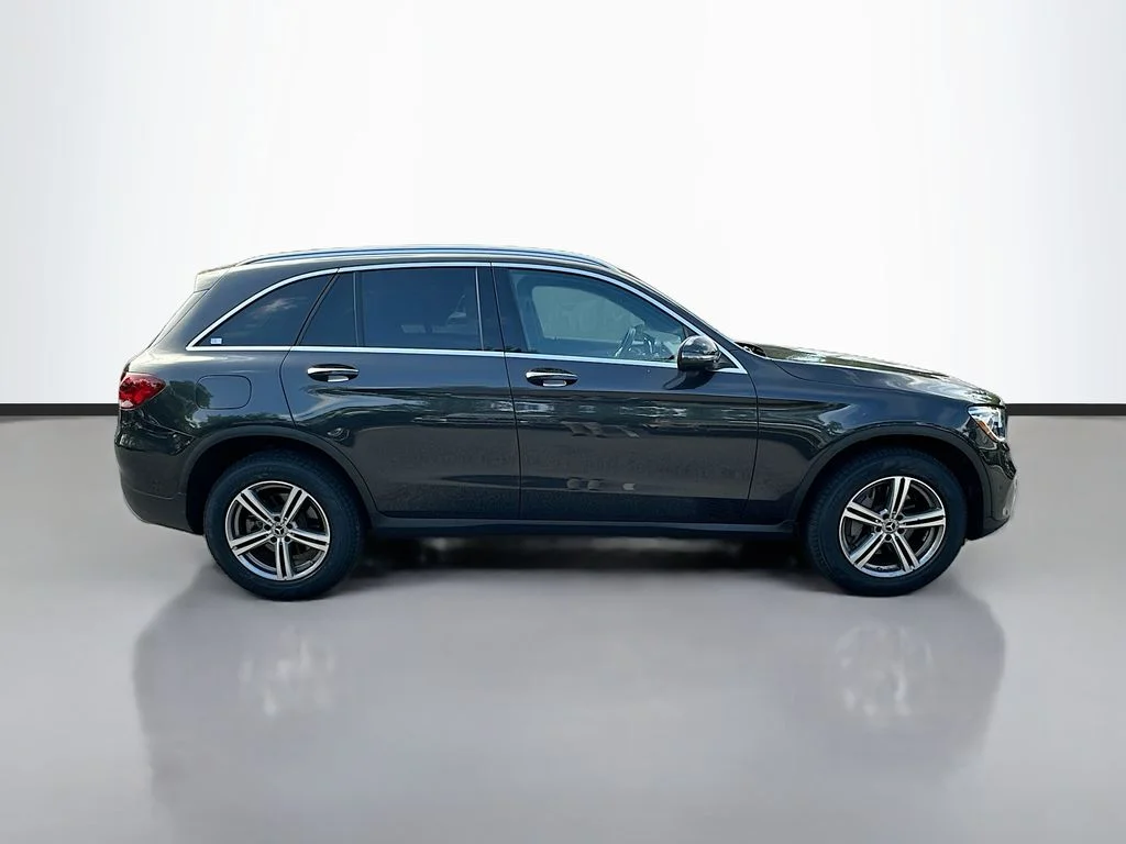 Certified Used 2022  Mercedes-Benz GLC 300 image 4