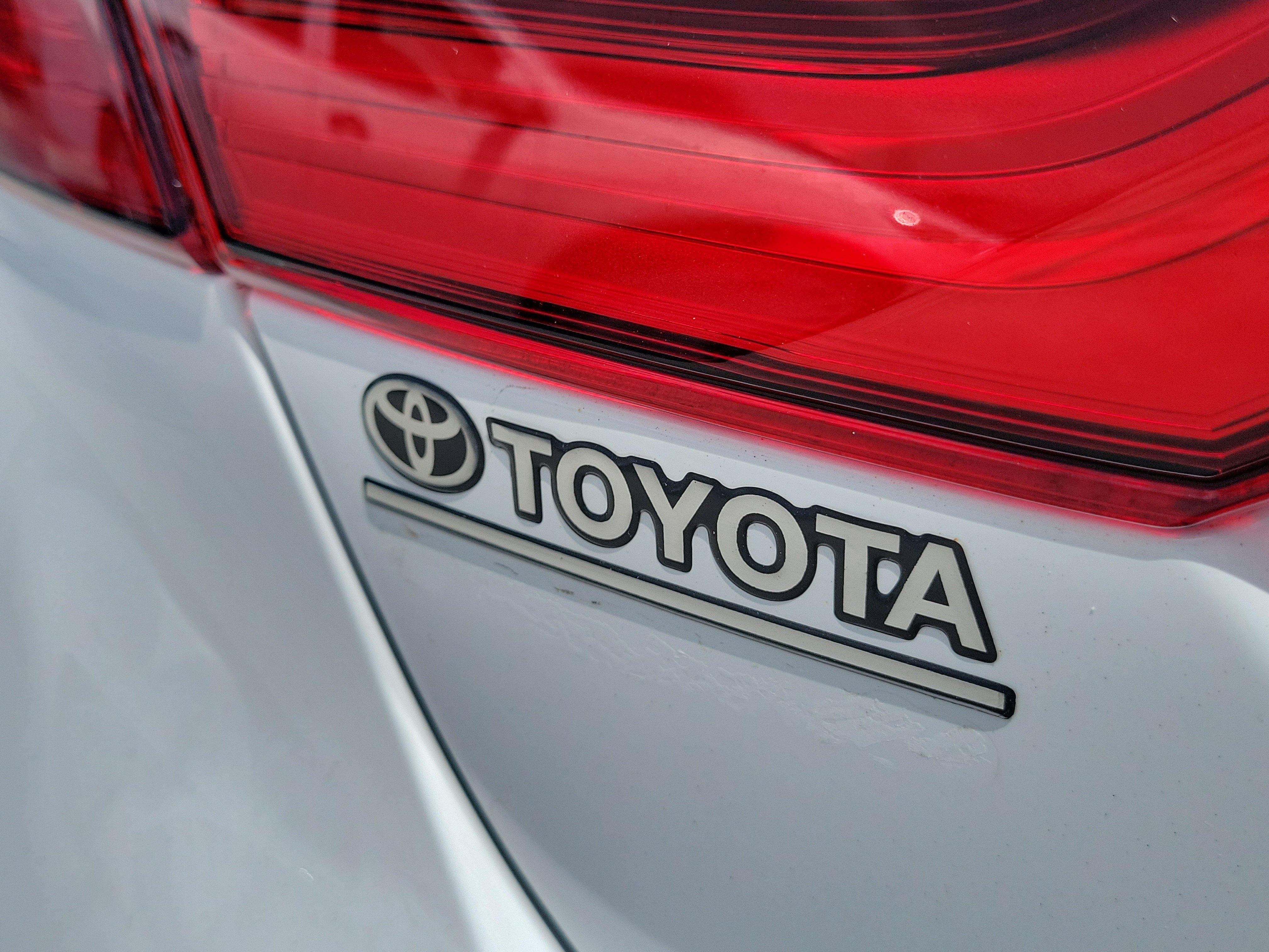 Used 2023 Ice Toyota SE image 9