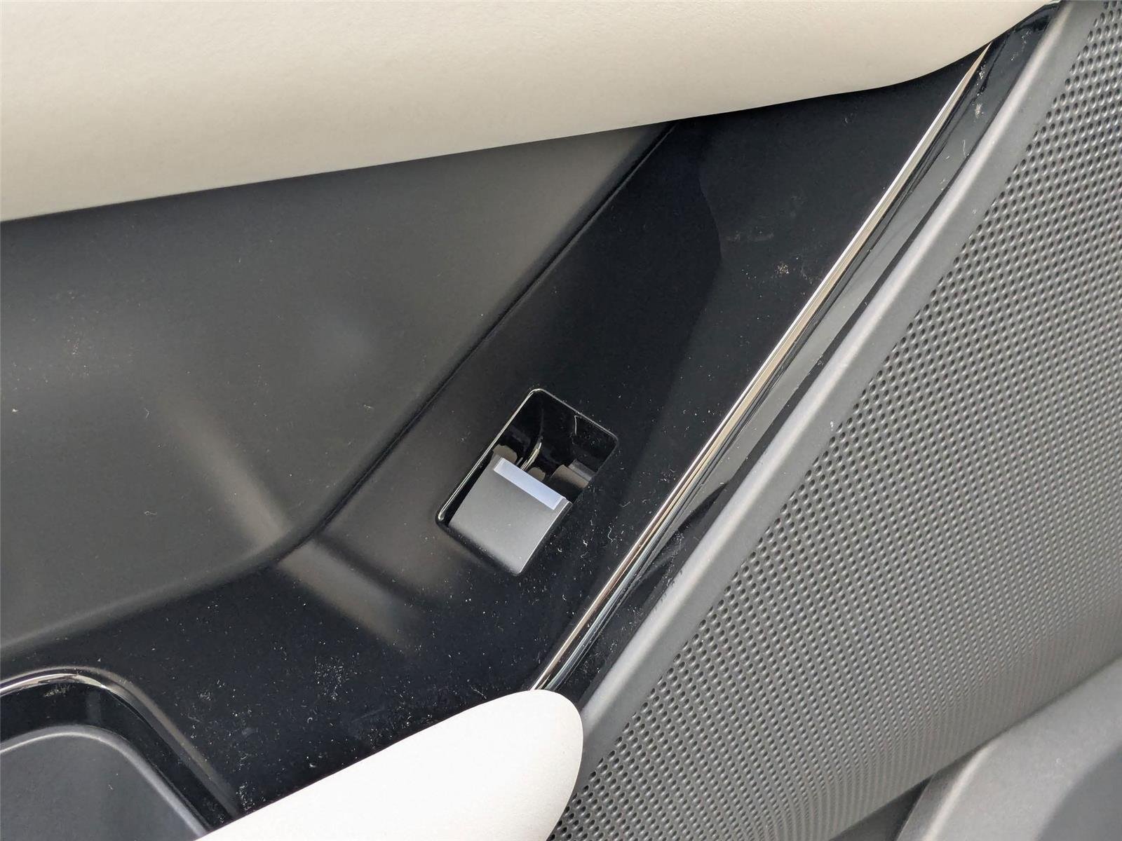 Used 2026  Land Rover S image 25