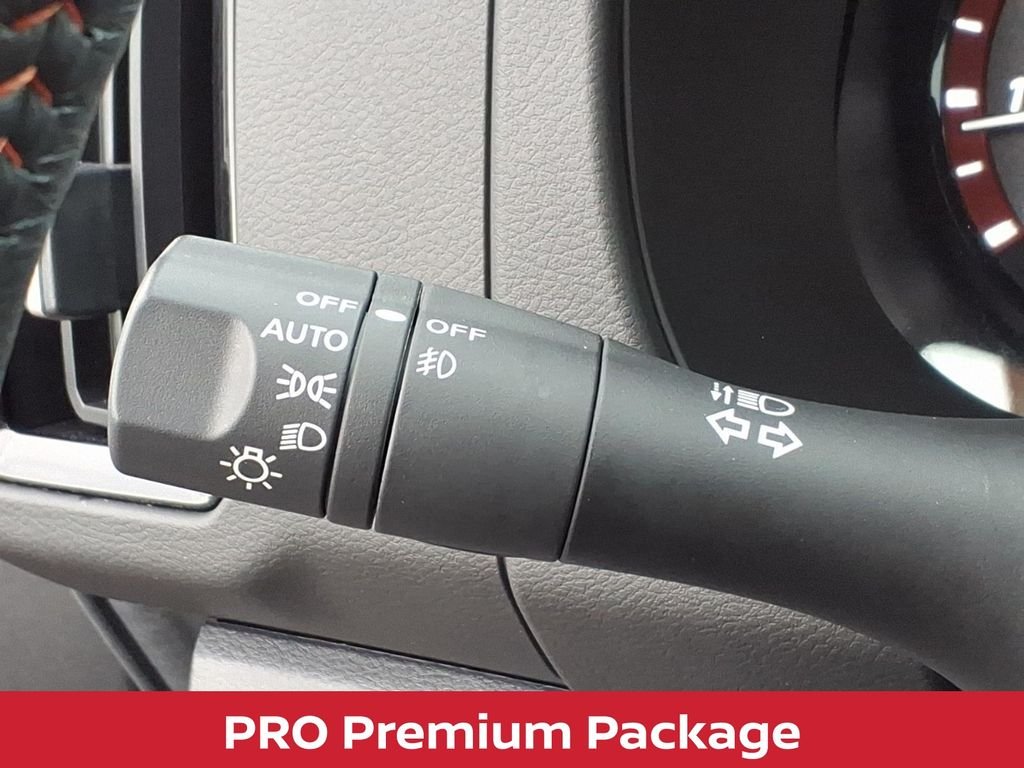 Used 2025 Super Black Nissan PRO-4X v6 LONG BED PREMIUM W/LEATHER & SUNROOF image 19