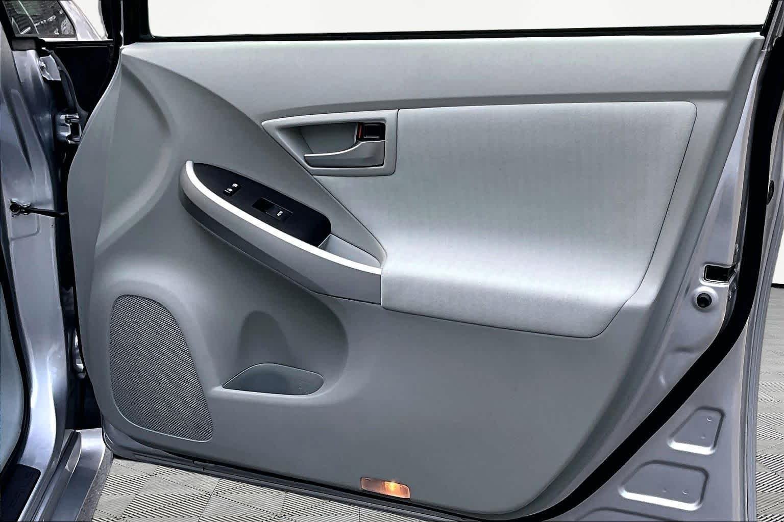 Used 2013 Classic Silver Metallic Toyota Two image 23