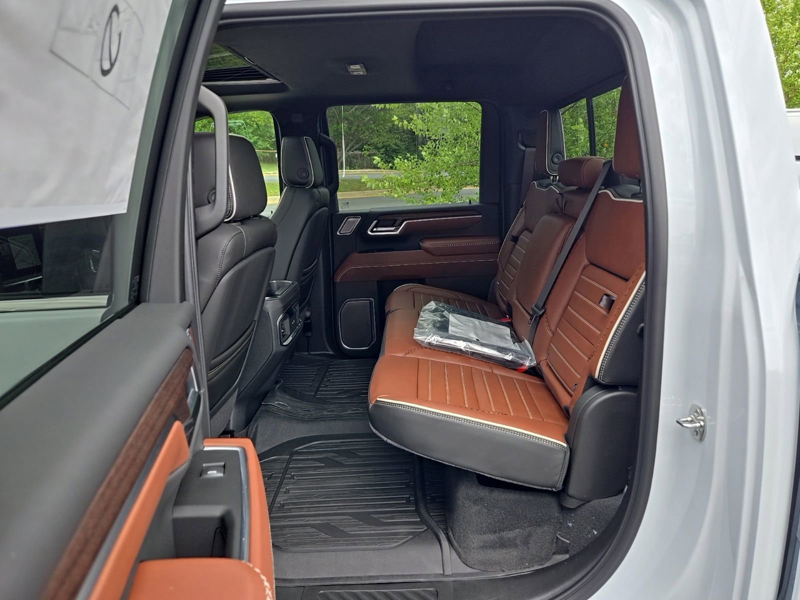 New 2026 Glacier White Tricoat GMC Denali Ultimate image 27