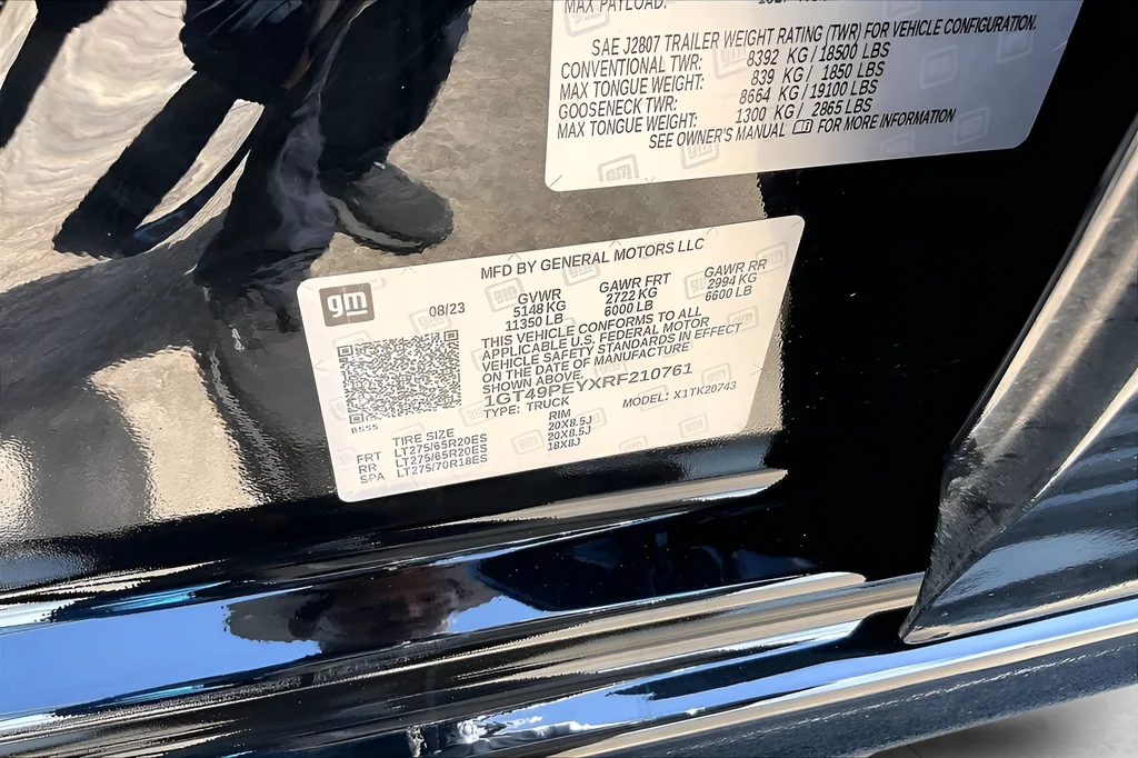 Used 2024 Black GMC AT4 image 29