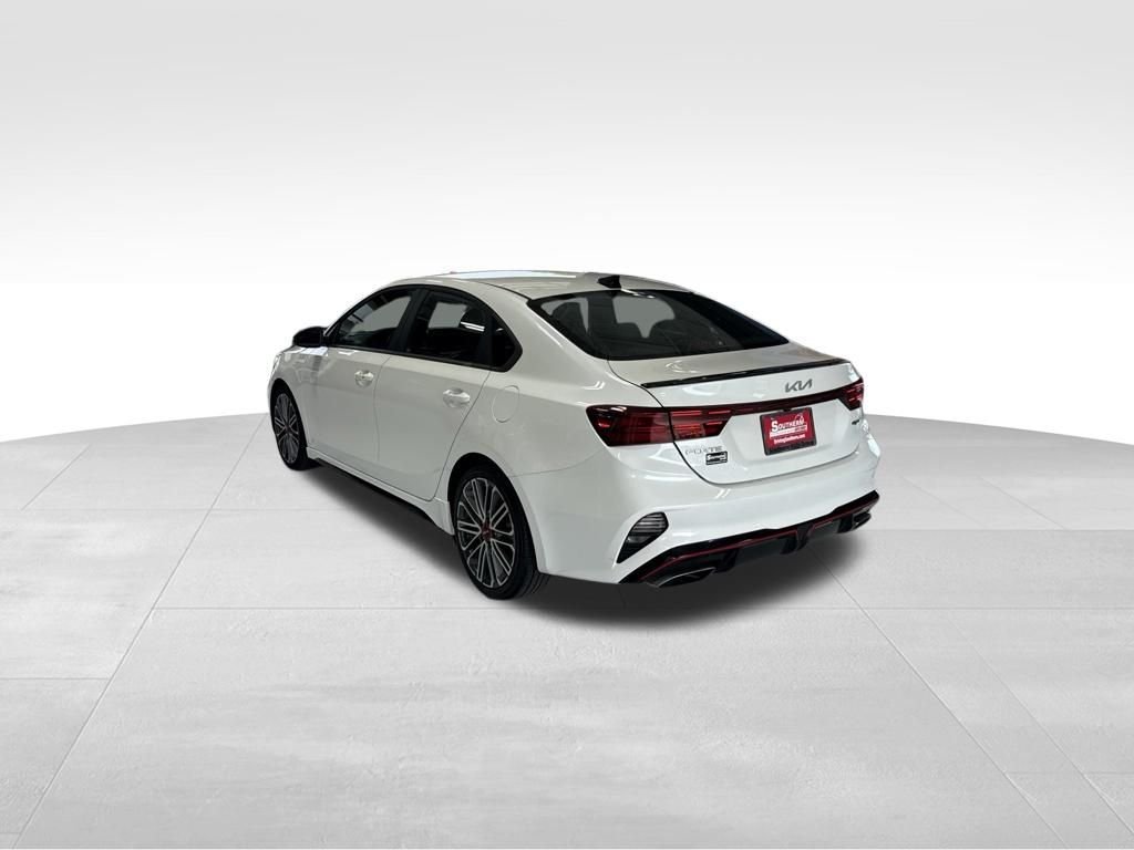 Used 2022 White Kia GT image 3